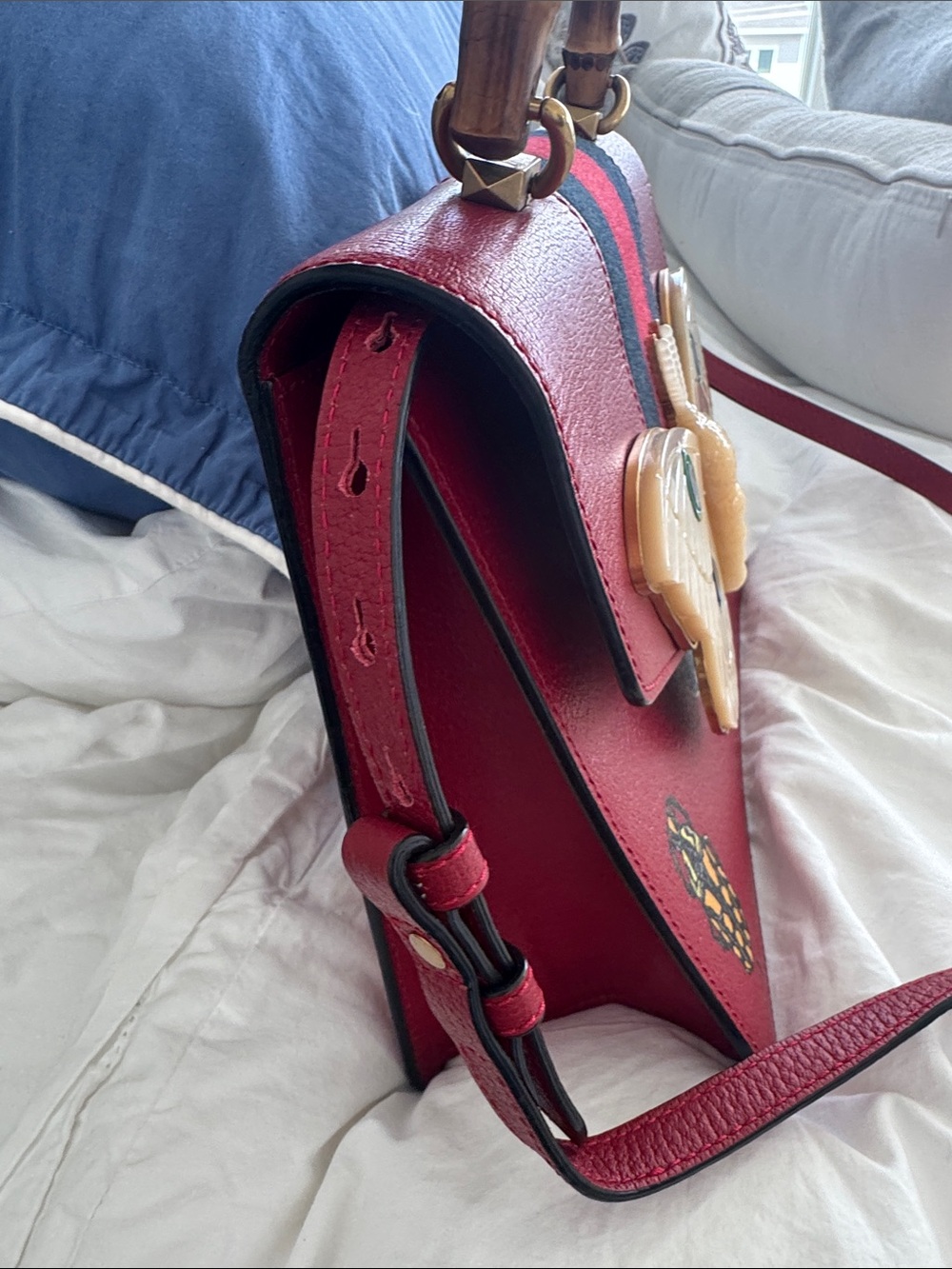Gucci Falena shoulder bag in red calf leather with butterfly motif and bamboo - Picture 9 of 13